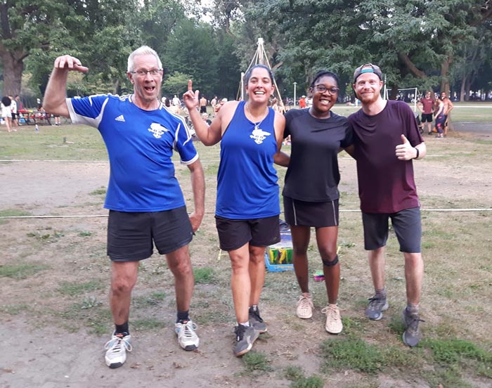 Yves Archambault, Anouk Lapointe, finalistes et Émilie Terrine, Johan Van Dyck, gagnants du Tournoi de Peteca de Montréal 2021 en double mixte