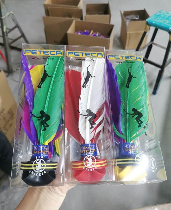 Les 3 combinaisons de couleurs de volants de Peteca disponibles actuellement