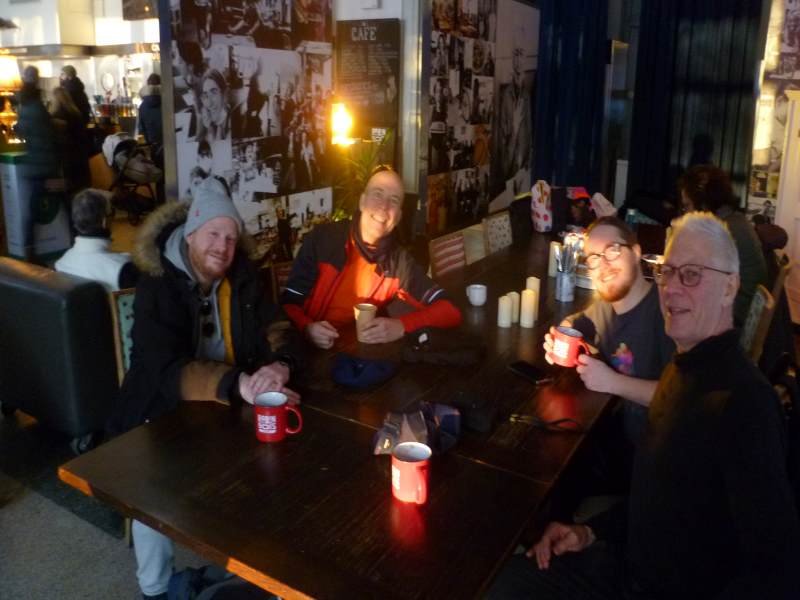 4 joueurs de Peteca après un entraînement hivernal au parc Lafontaine