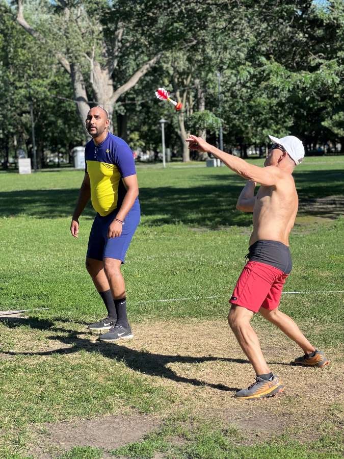 Dominique Soulard dirige le volant de Peteca lors de la pratique de Peteca Montréal - Le 16 juillet 2026